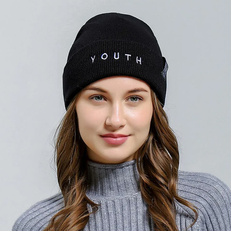 вязаные шапки на заказ с логотипом или принтом фото